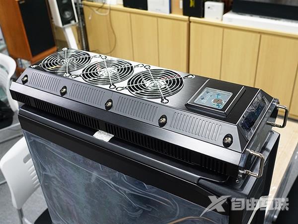 日本攒出150万神级PC！四路TITAN X加持