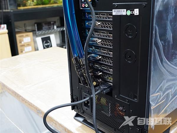 日本攒出150万神级PC！四路TITAN X加持