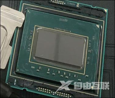 Intel 12核心i9-7920X首次开盖：钎焊梦碎 还是硅脂