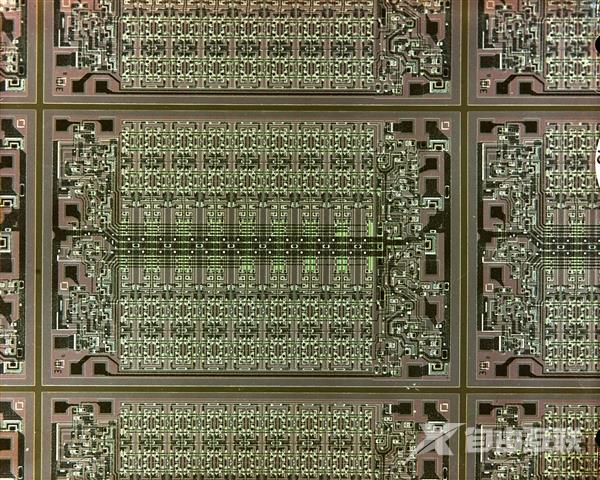 Intel史上首款产品：3101 SRAM